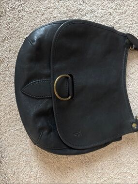 FRYE AND CO. Black Leather Saddle Crossbody Bag